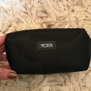 Tumi cosmetic case dock kit